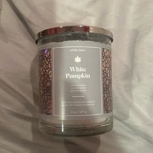 Bath and body Works, white barn, white pumpkin candle